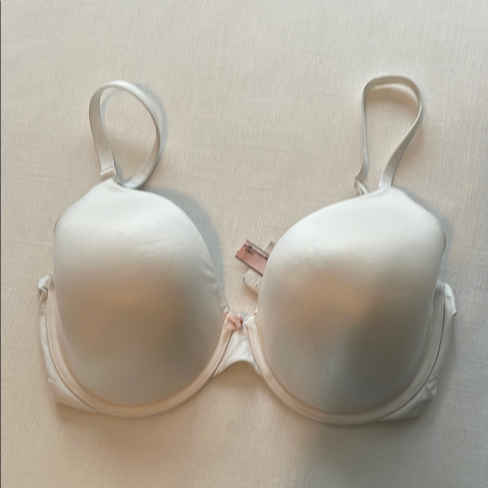 White/barely worn 36DDD Body by Victoria Full Coverage Lightly Lines Bra